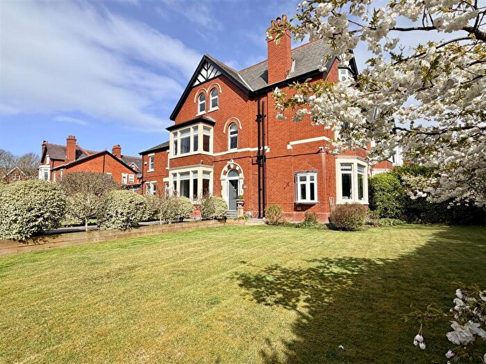 5 Bedroom Semi Detached House For Sale In Clifton Drive, Lytham, FY8