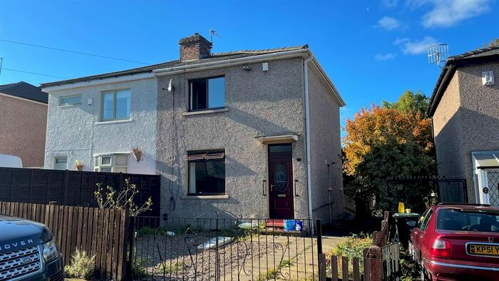 2 Bedroom Town House To Rent In Sulby Grove, Greengates, Bradford, BD10