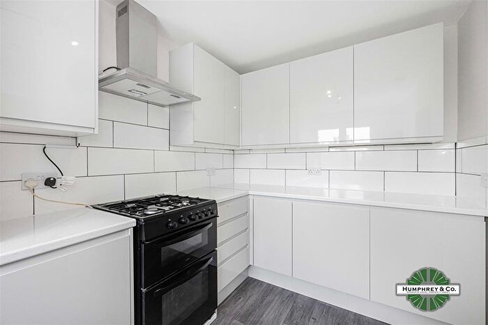 2 Bedroom Flat To Rent In Tenby Road, London, E17