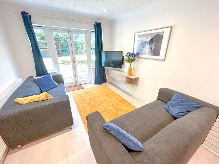 7 Bedroom Detached House To Rent In Cranford Way, Southampton, SO17