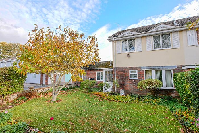 3 Bedroom End Of Terrace House For Sale In Observatory Close, Benson, OX10