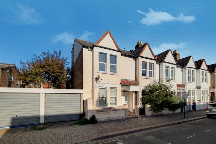 4 Bedroom Detached House To Rent In Pevensey Road, Tooting, SW17