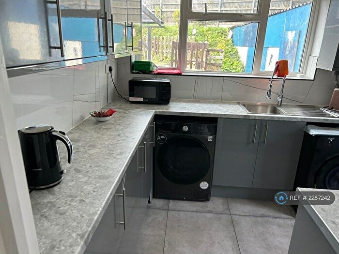 5 Bedroom Bungalow To Rent In Kinson Road, Burnmouth, BH10