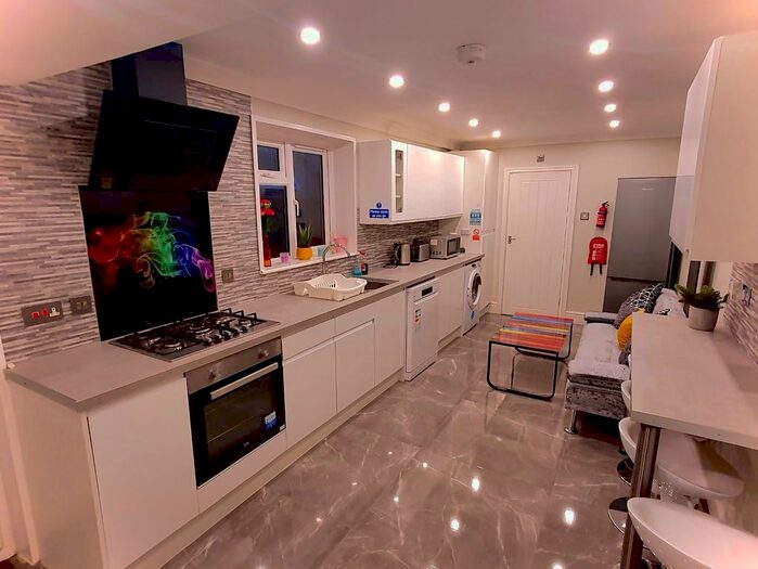 5 Bedroom Terraced House To Rent In Fraser Road, Southsea, PO5