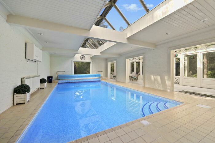 6 Bedroom Property To Rent In Brooks Close, St Georges Hill, KT13