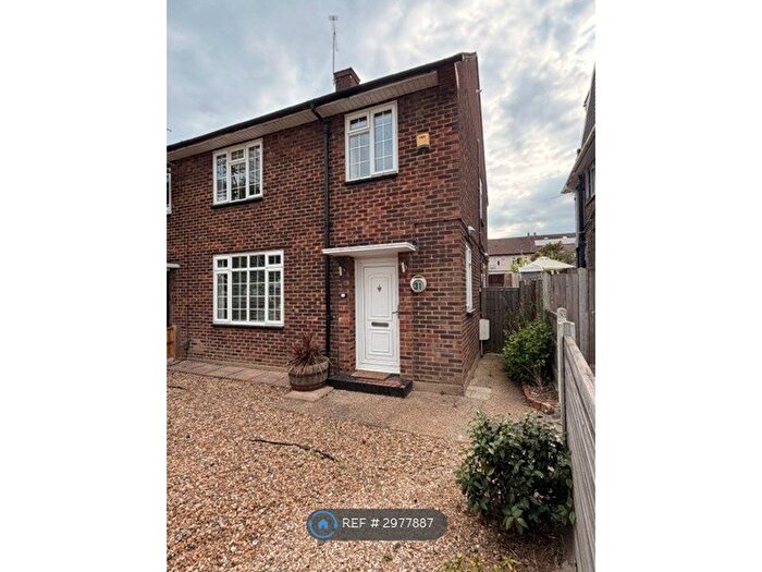 3 Bedroom End Of Terrace House To Rent In Gooshays Drive, Romford, RM3
