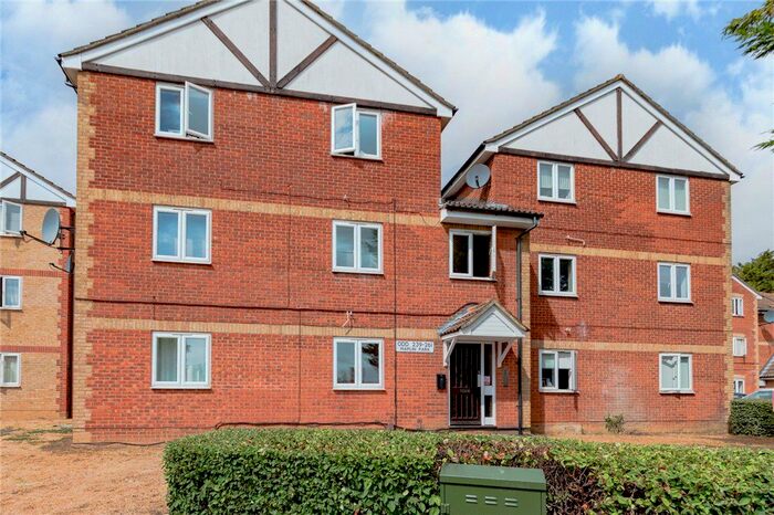2 Bedroom Flat To Rent In Maplin Park, Langley, Slough, SL3