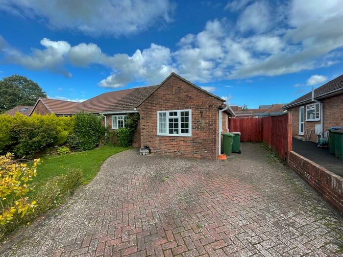 3 Bedroom House To Rent In Manor Close, Henfield, BN5