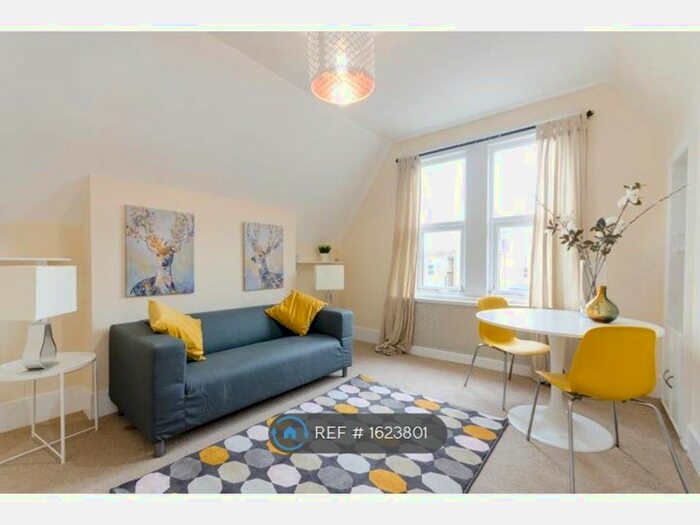 2 Bedroom Flat To Rent In Croydon Road, London, SE20