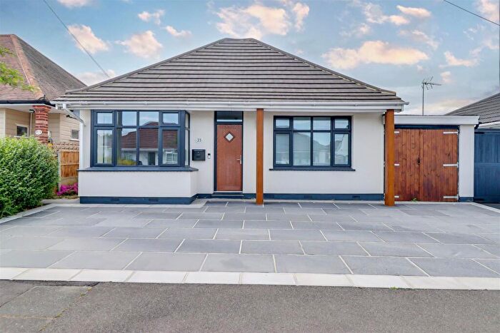 3 Bedroom Detached Bungalow For Sale In Oakwood Avenue, Leigh-on-Sea, SS9