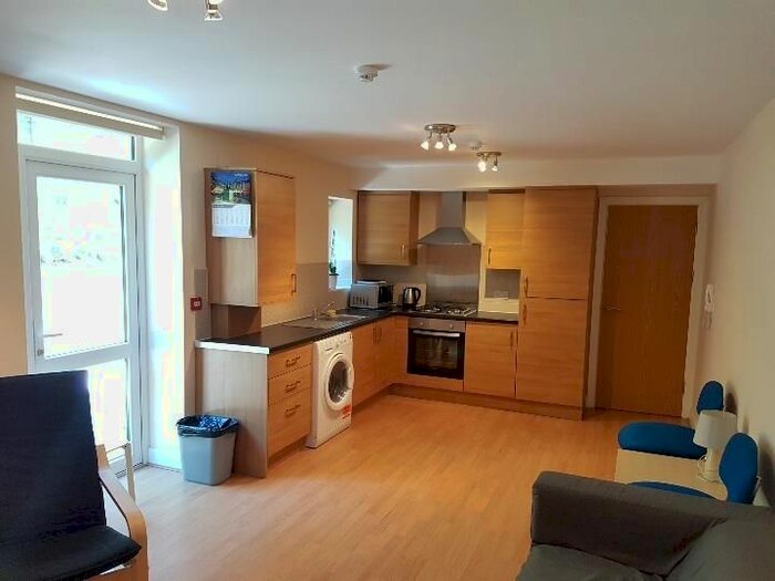 2 Bedroom Flat To Rent In The Walk, Roath, Cardiff, CF24