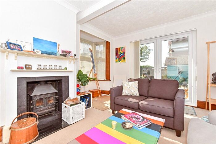 3 Bedroom Semi-Detached House For Sale In Irvine Road, Littlehampton, West Sussex, BN17