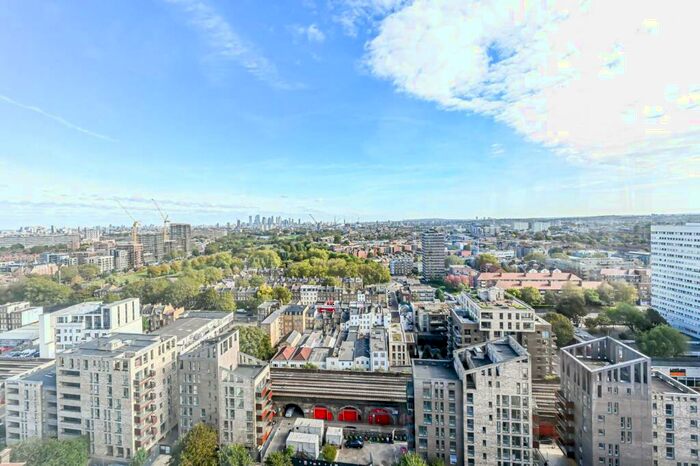 2 Bedroom Flat To Rent In Bowyer Street, Camberwell, London, SE5