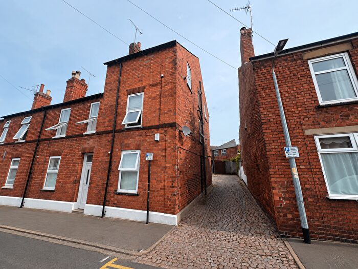 5 Bedroom Terraced House To Rent In West End House // Room Remaining // Bed House, LN1