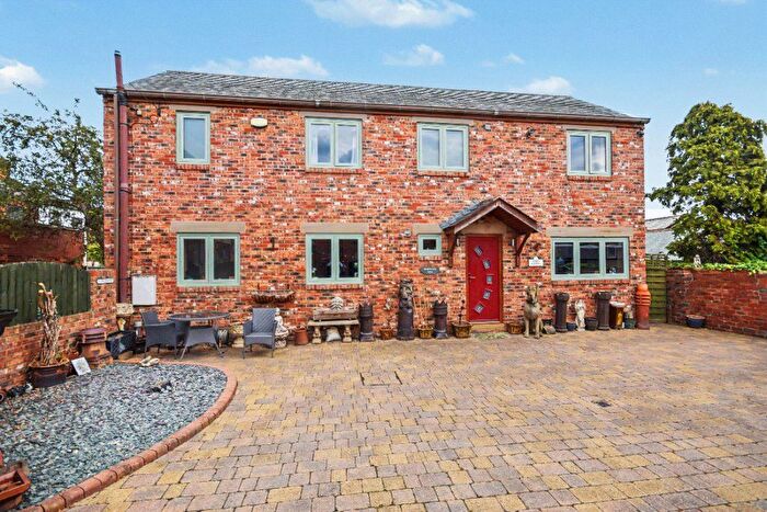 3 Bedroom Detached House For Sale In Leeds Road, Wakefield, West Yorkshire, WF1