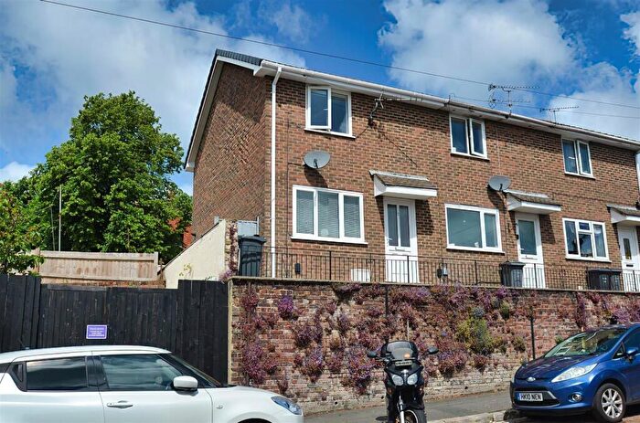 2 Bedroom End Of Terrace House For Sale In Ryde, PO33