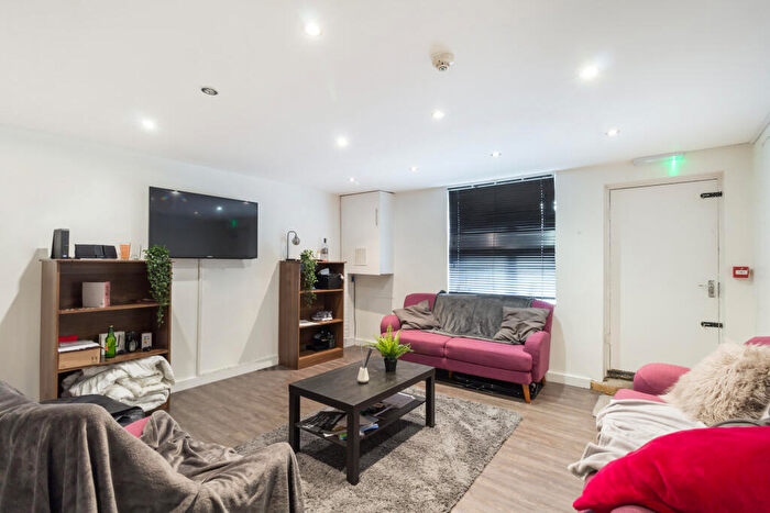 7 Bedroom House To Rent In Victoria Road, Leeds, LS6