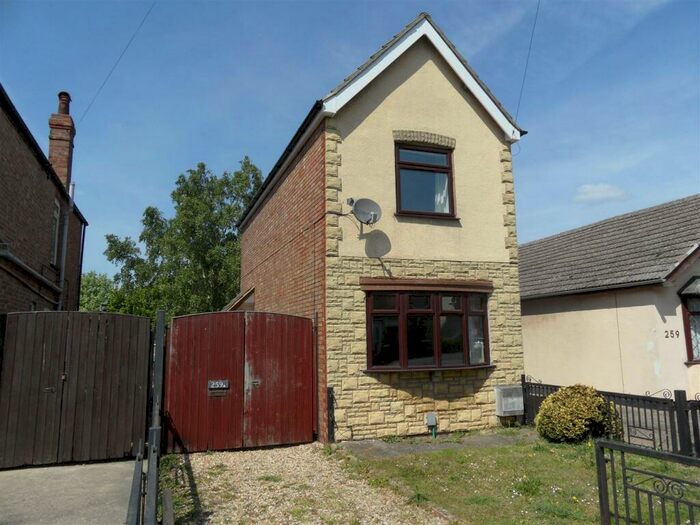 2 Bedroom Detached House To Rent In Oundle Road, Woodston, Peterborough, PE2