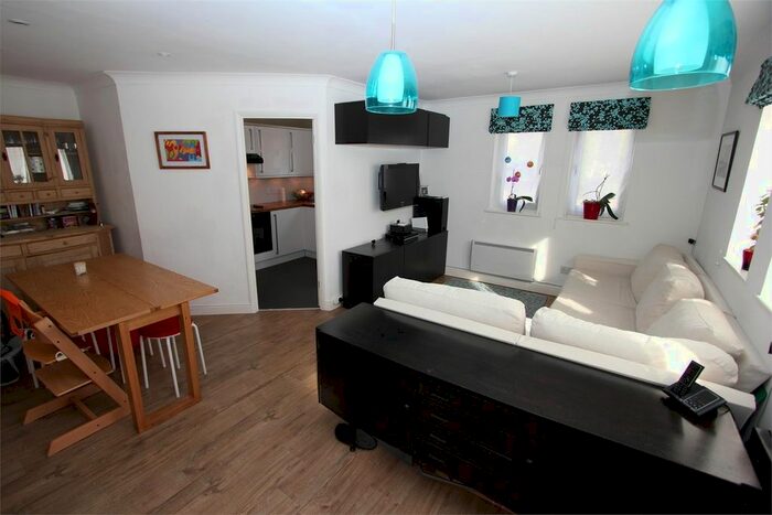 2 Bedroom Flat To Rent In Torrington Place, London, E1W