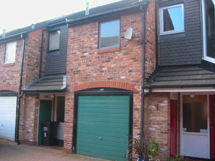 3 Bedroom Town House To Rent In Gatcombe Mews, Wilmslow, SK9