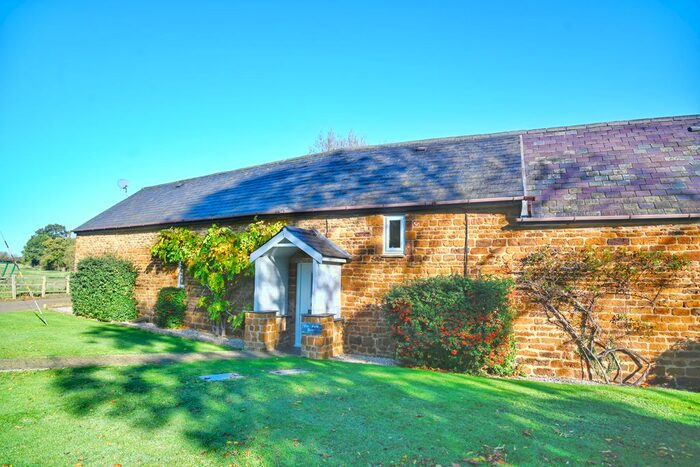 4 Bedroom Barn Conversion For Sale In Pool Farm Barn, Woodford Halse, NN11