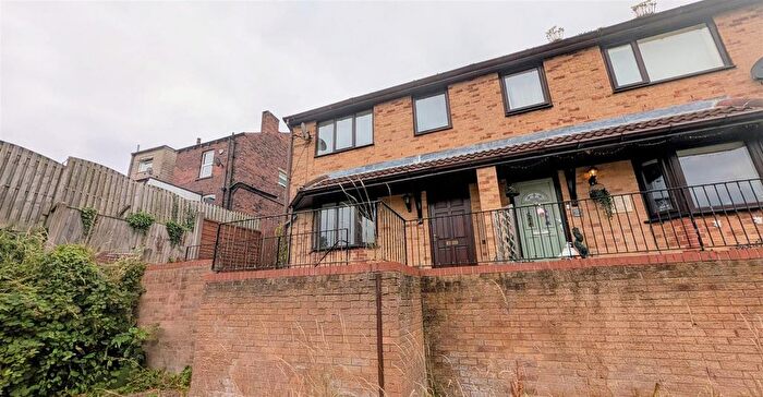 3 Bedroom Semi-detached House To Rent In Heaton Grange, Batley, WF17