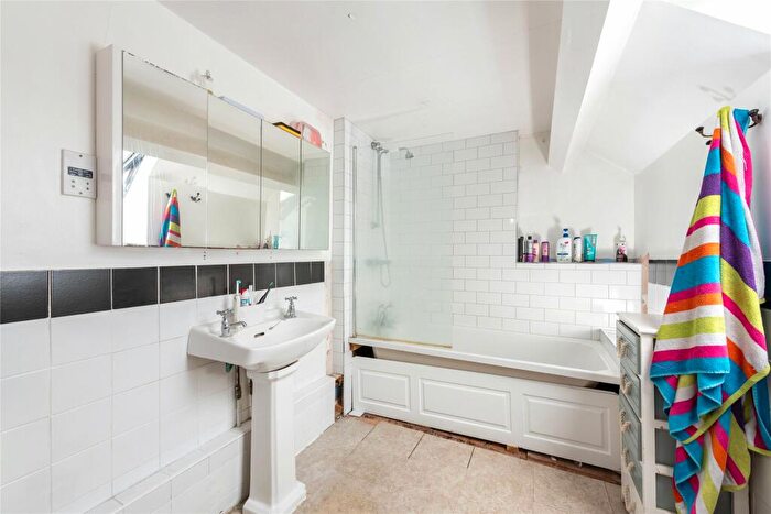 3 Bedroom End Of Terrace House For Sale In High Street, Gosmore, Hertfordshire, SG4