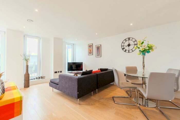 2 Bedroom Flat To Rent In Britannia Walk, , Old Street, London, N1