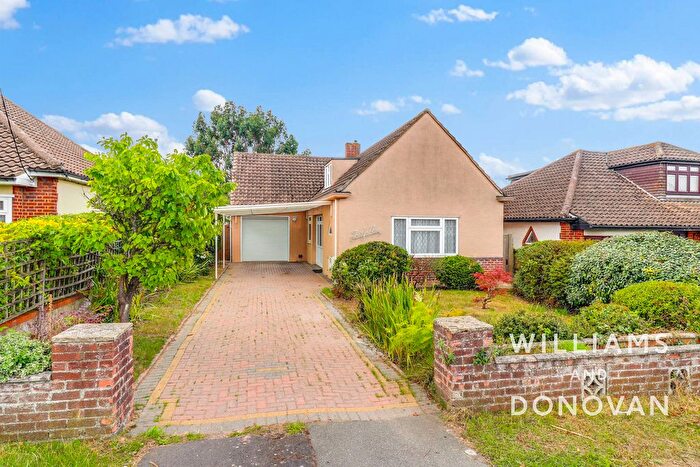 4 Bedroom Detached House For Sale In Bowers Court Drive, Bowers Gifford, SS13