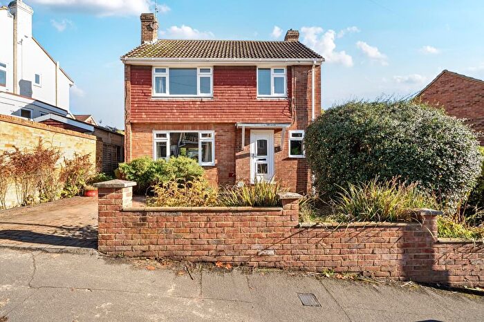 3 Bedroom Detached House For Sale In Woking, Surrey, GU21