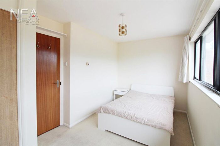 4 Bedroom Town House To Rent In Cardinal Close, Caversham, Reading, RG4