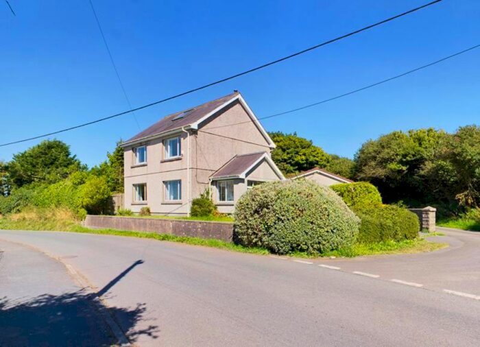 3 Bedroom Detached House For Sale In Heol Llansaint, Llansaint, Kidwelly, SA17