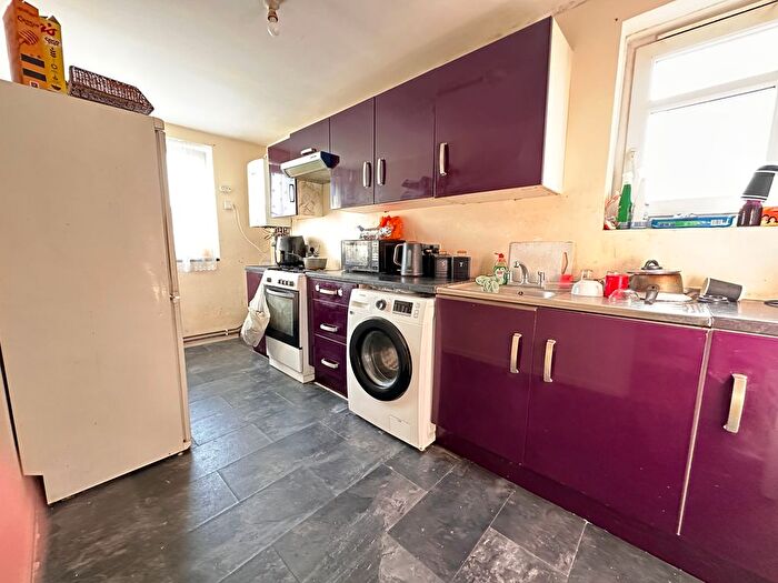 2 Bedroom Flat To Rent In Elvet Avenue, Romford, RM2
