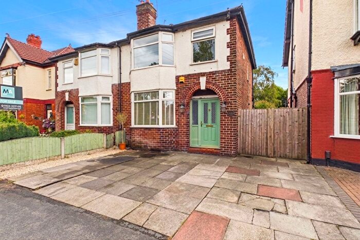 3 Bedroom Semi Detached House For Sale In Thelwall New Road, Grappenhall, WA4