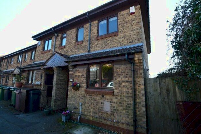 2 Bedroom Property To Rent In Derwent Close, Dronfield, S18
