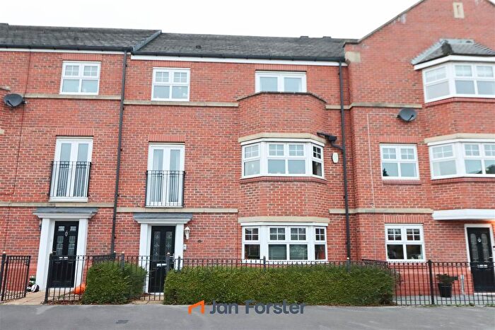 5 Bedroom Property For Sale In Featherstone Grove, Newcastle Upon Tyne, NE3