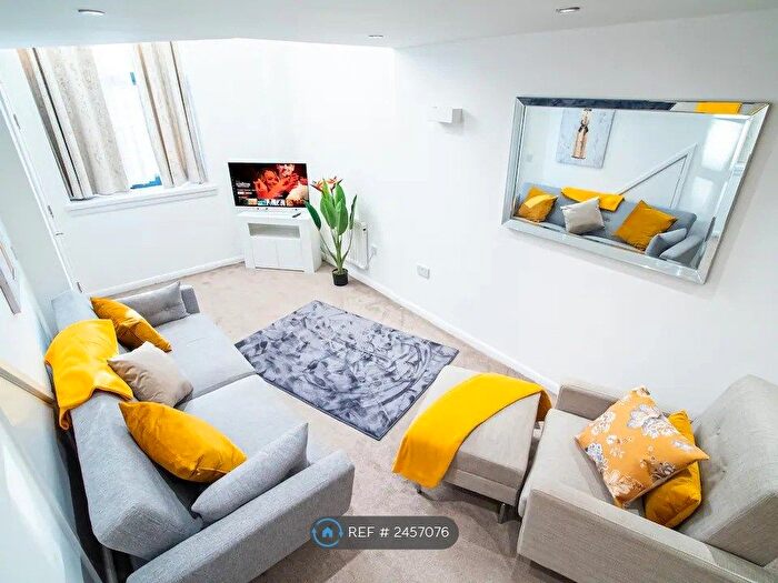 Studio To Rent In Wakefield Road, Huddersfield, HD5