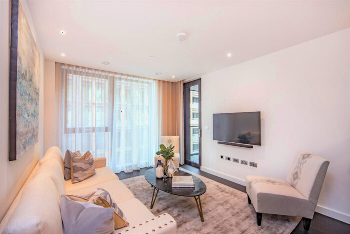 2 Bedroom Flat To Rent In Charles Clowes Walk, SW11