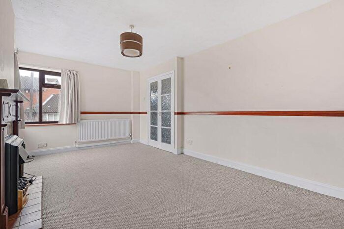 3 Bedroom End Of Terrace House For Sale In Huntingbrooke, Milton Keynes, MK8