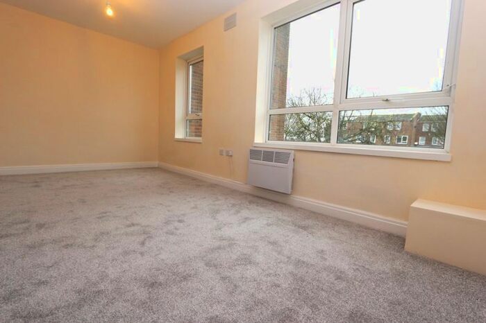 Property To Rent In St. Edmunds Close, Erith, DA18