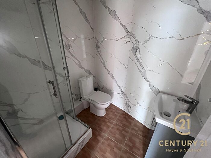 5 Bedroom End Of Terrace House To Rent In Ascot Gardens, UB1