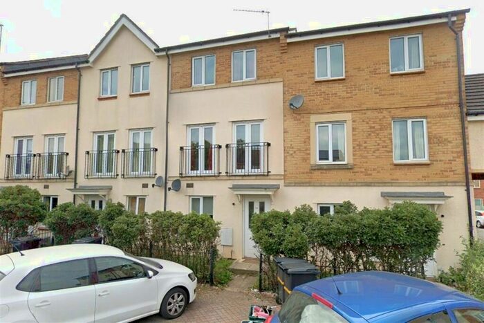 4 Bedroom House To Rent In Thackeray, BS7