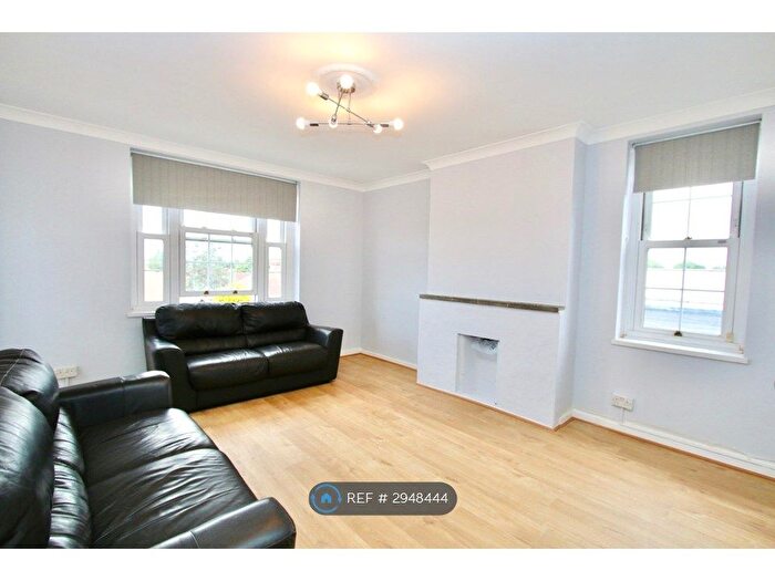 3 Bedroom Flat To Rent In Meretune Court, Morden, SM4
