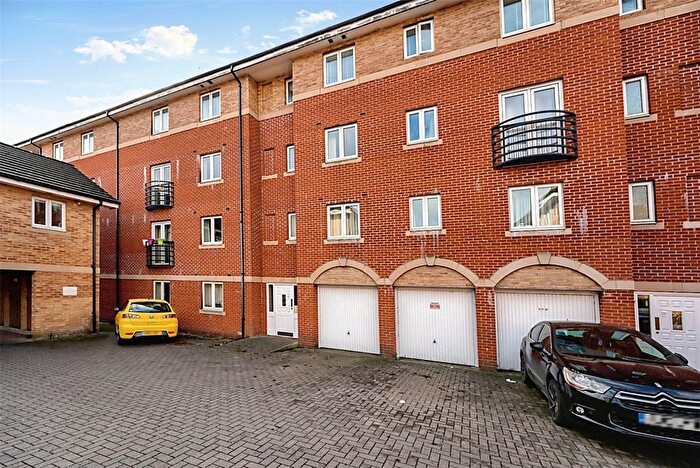 2 Bedroom Flat For Sale In Saltash Road, Swindon, SN2
