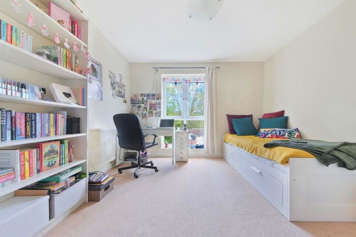 2 Bedroom Flat For Sale In Kendra Hall Road, South Croydon, CR2