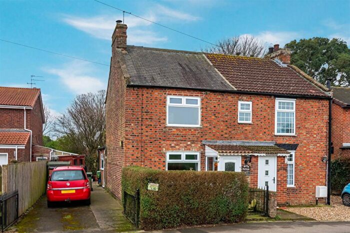 2 Bedroom Cottage For Sale In Rectory Road, Roos, HU12