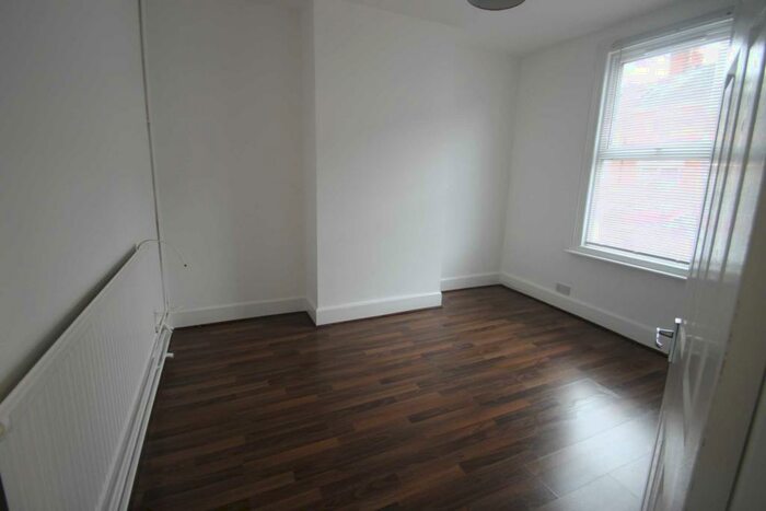 4 Bedroom Terraced House To Rent In Donnington Gardens, Reading, RG1