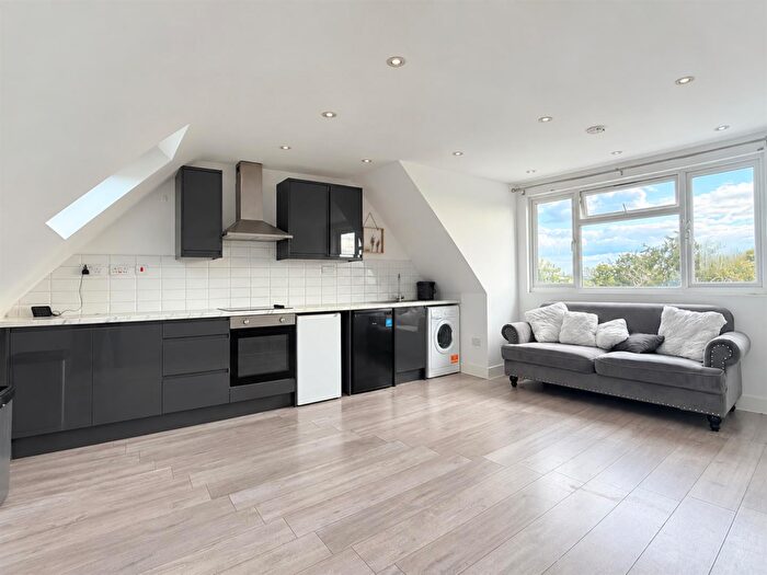 2 Bedroom Apartment To Rent In Watford Way, Mill Hill, London, NW7