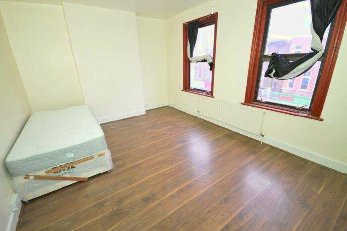 3 Bedroom Flat To Rent In High Street North, East Ham, London, E6