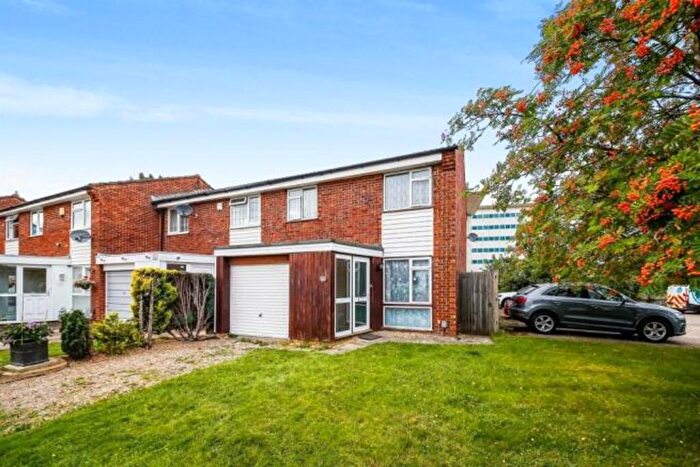 6 Bedroom House Of Multiple Occupation For Sale In Holmcroft, Crawley, RH10